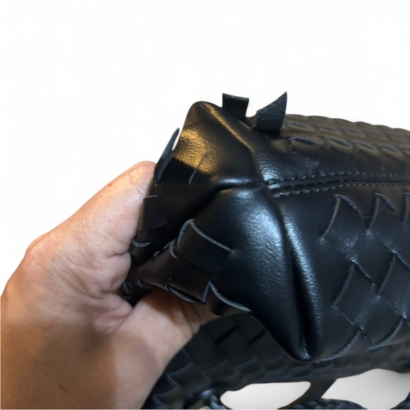 Black and Gold Woven Shoulder Bag - Picture 2 of 11